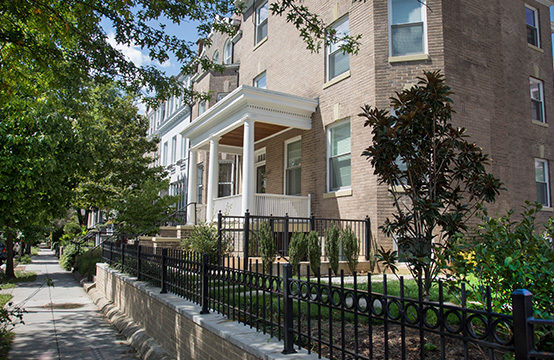 Image of a home in an urban neighborhood